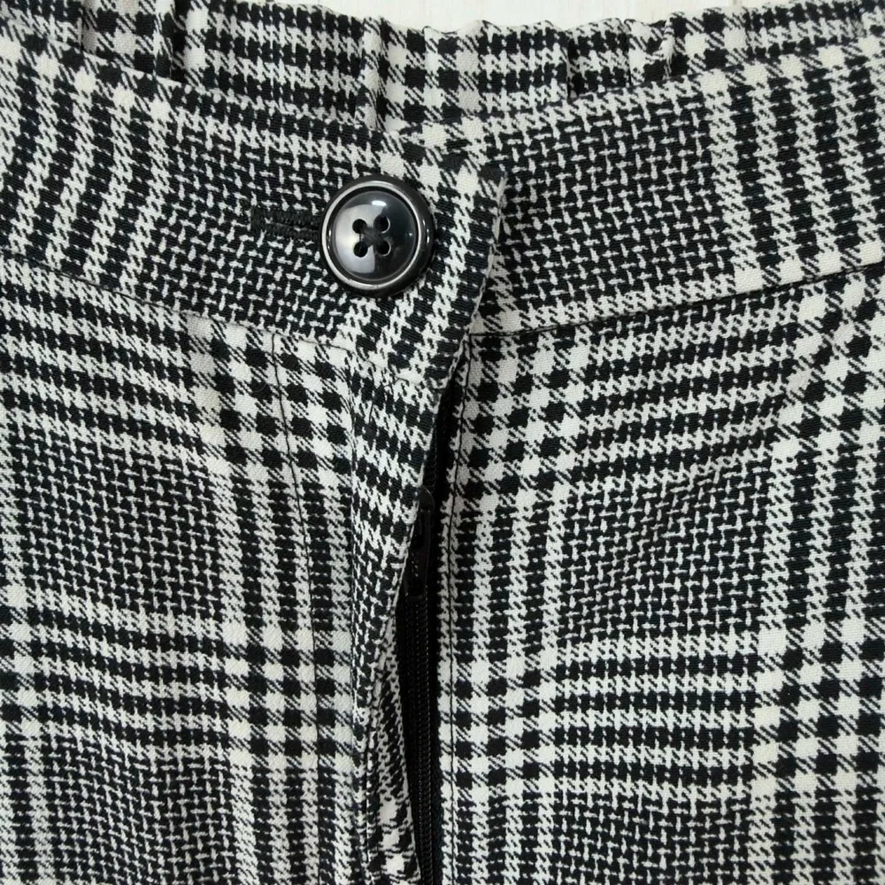 H&M Divided Women's Black‎ White Plaid Check Tapered Ankle Pants Size 2